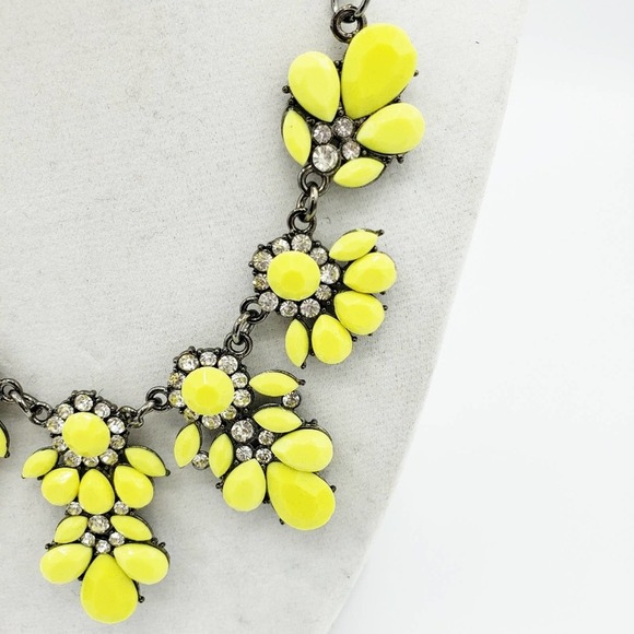 - Yellow Necklace Statement Piece Floral Bling Collar - Picture 4 of 7